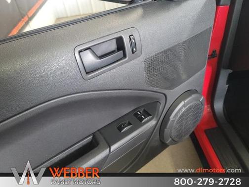 2007 Ford Mustang Deluxe