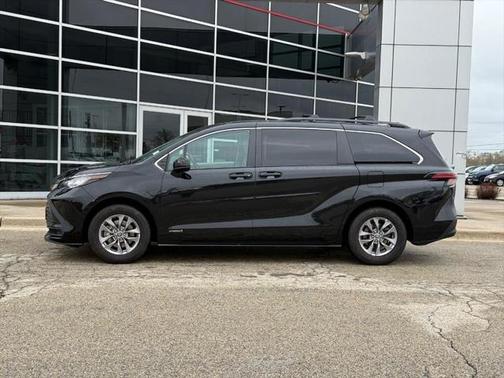 2021 Toyota Sienna LE