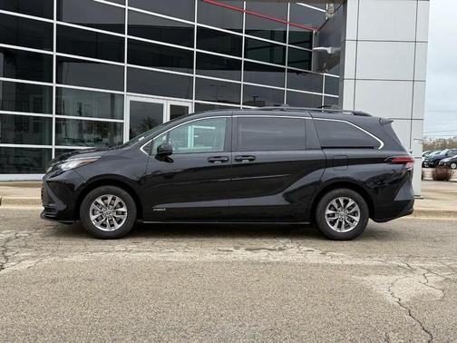 2021 Toyota Sienna LE