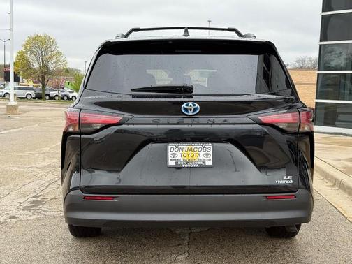 2021 Toyota Sienna LE
