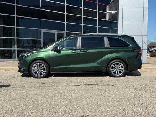 2023 Toyota Sienna Platinum 7 Passenger