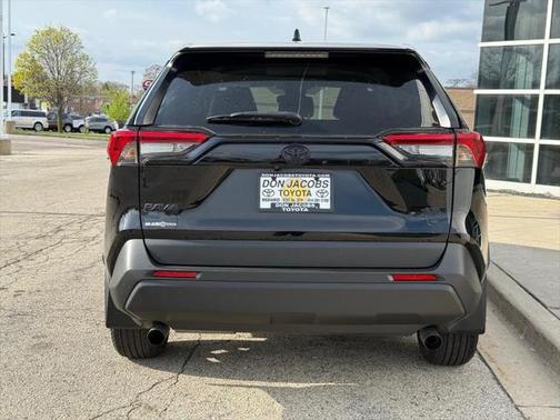 2023 Toyota RAV4 LE