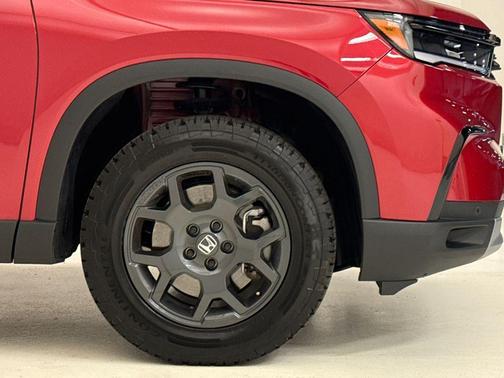 Radiant Red Metallic II 2025 Honda Pilot TrailSport