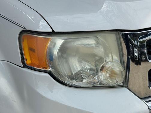 Oxford White 2010 Ford Escape Limited