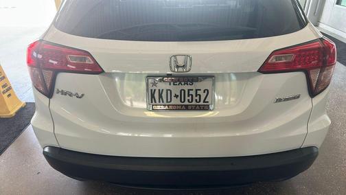 White 2018 Honda HR-V EX