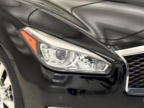 2015 INFINITI Q70L 5.6