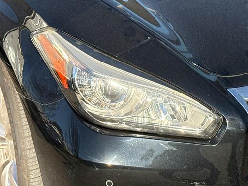 2015 INFINITI Q70L 5.6