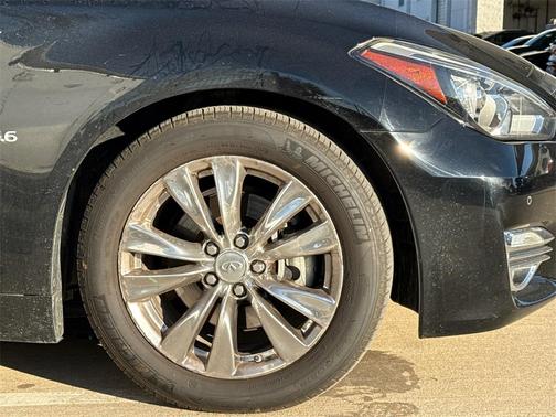 2015 INFINITI Q70L 5.6