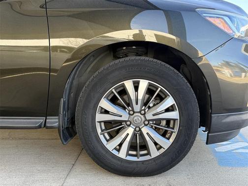 2017 Nissan Pathfinder SL