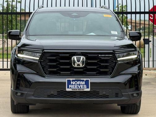 Crystal Black Pearl 2025 Honda Pilot Black Edition