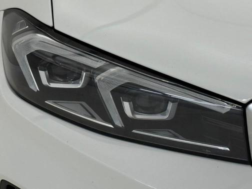 2025 BMW 330 i