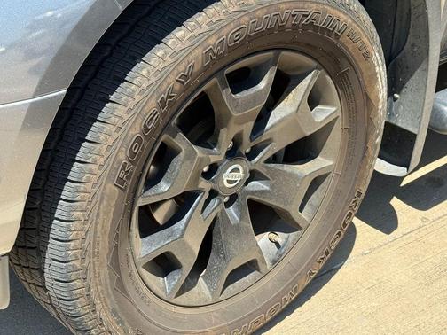 Gun Metallic 2018 Nissan Frontier SV