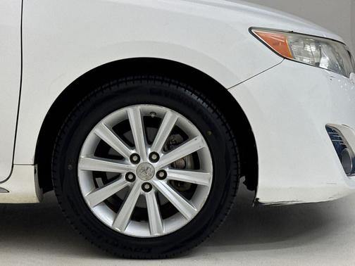 Super White 2012 Toyota Camry XLE