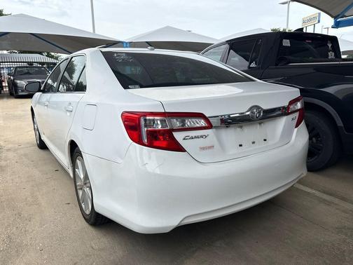 Super White 2012 Toyota Camry XLE