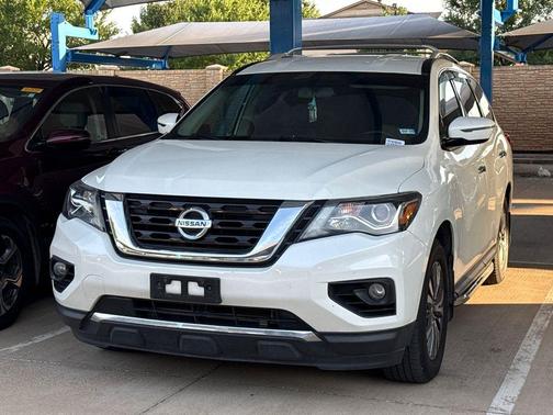 White 2019 Nissan Pathfinder SV