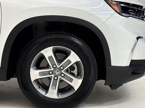 Platinum White Pearl 2025 Honda Pilot Sport