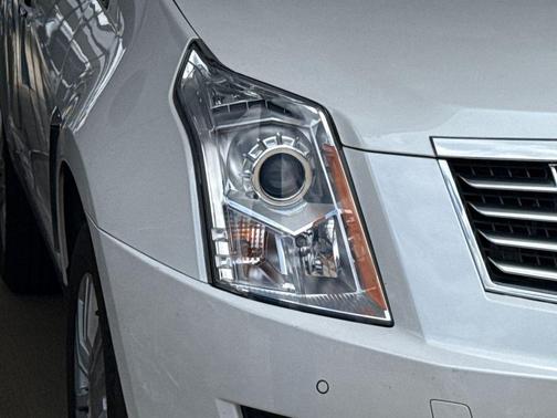 Platinum Ice Tri-Coat 2016 Cadillac SRX Luxury Collection