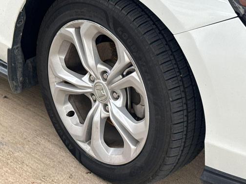 Platinum White Pearl 2023 Honda Accord LX