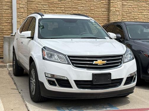 Summit White 2017 Chevrolet Traverse 1LT