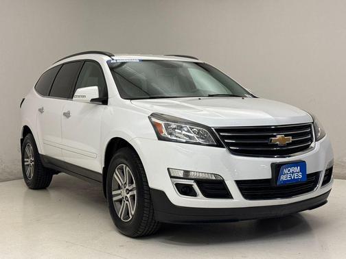 Summit White 2017 Chevrolet Traverse 1LT