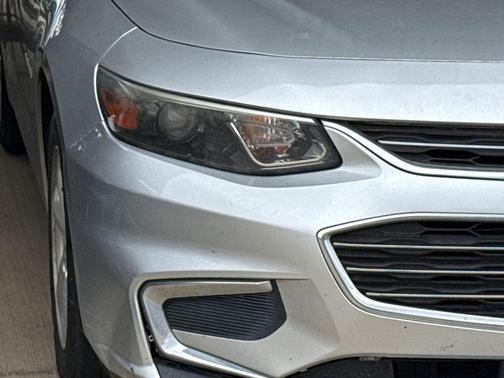 Silver Ice Metallic 2017 Chevrolet Malibu 1LS