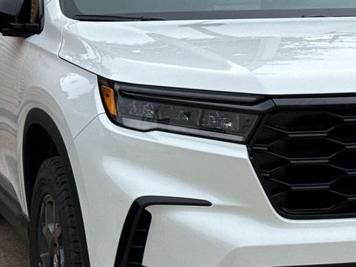 Platinum White Pearl 2025 Honda Pilot TrailSport