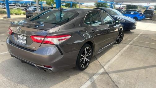 2020 Toyota Camry SE