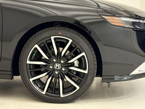 Crystal Black Pearl 2026 Honda Accord Hybrid Touring