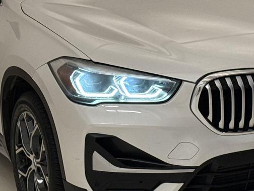 Mineral White Metallic 2021 BMW X1 sDrive28i