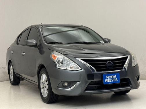 Gun Metallic 2017 Nissan Versa 1.6 SV