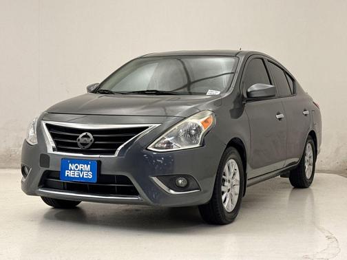Gun Metallic 2017 Nissan Versa 1.6 SV