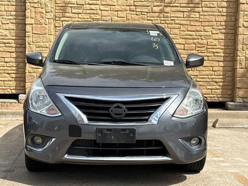 Gun Metallic 2017 Nissan Versa 1.6 SV