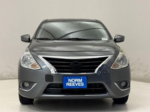 Gun Metallic 2017 Nissan Versa 1.6 SV