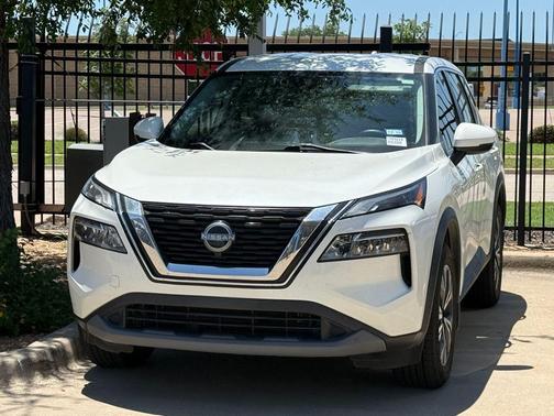 White 2022 Nissan Rogue SV
