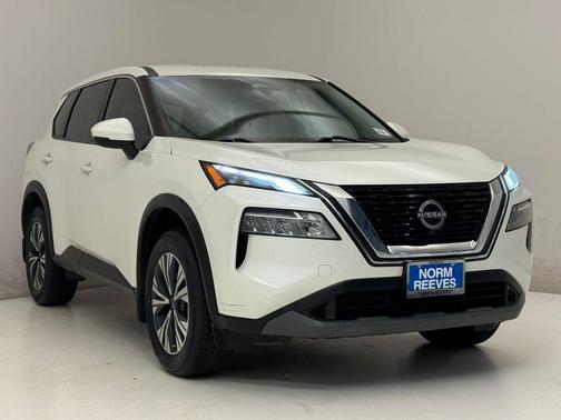 White 2022 Nissan Rogue SV