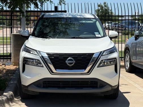 White 2022 Nissan Rogue SV