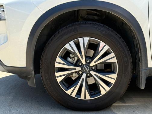 White 2022 Nissan Rogue SV