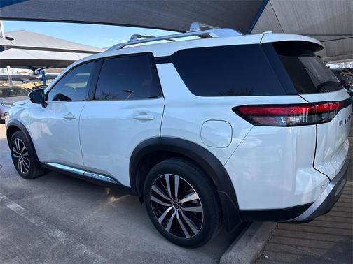 2024 Nissan Pathfinder Platinum