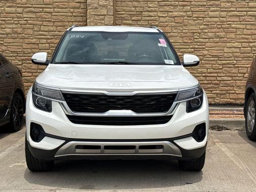 Snow White Pearl 2022 Kia Seltos S