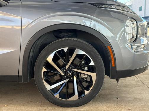 2023 Mitsubishi Outlander SE Black Edition