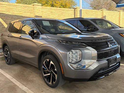 2023 Mitsubishi Outlander SE Black Edition