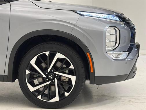 2023 Mitsubishi Outlander SE Black Edition