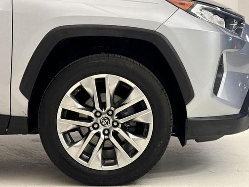 Silver Sky Metallic 2019 Toyota RAV4 XLE Premium