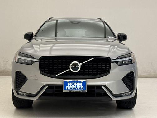 2022 Volvo XC60 B5 R-Design