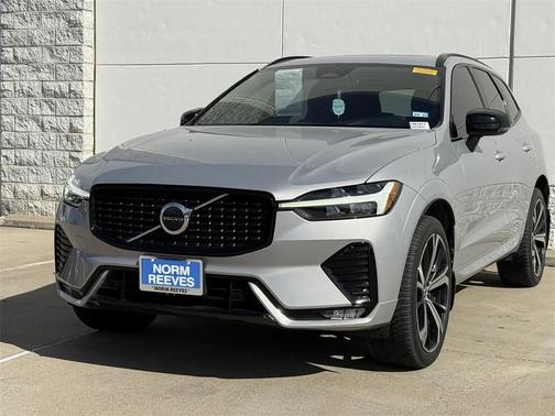 2022 Volvo XC60 B5 R-Design