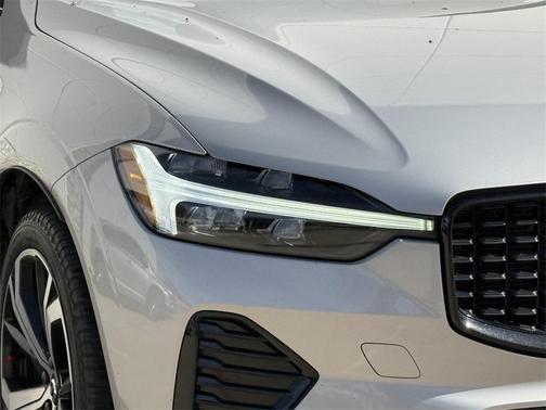 2022 Volvo XC60 B5 R-Design