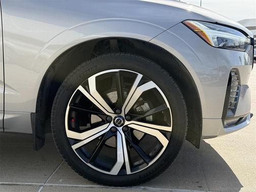 2022 Volvo XC60 B5 R-Design