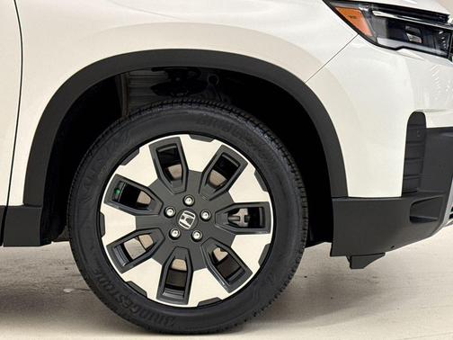 Platinum White Pearl 2026 Honda Pilot Touring