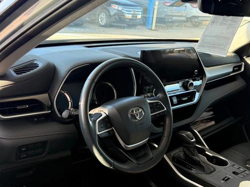 2024 Toyota Highlander Hybrid XLE