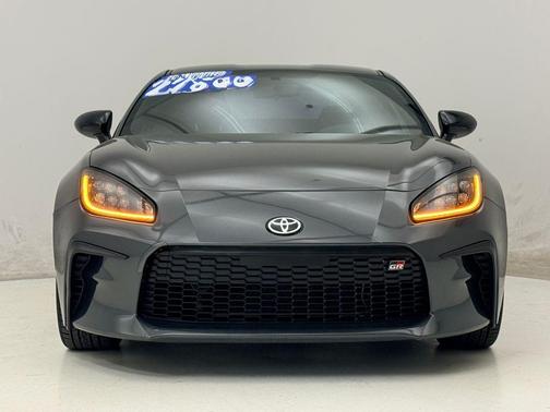 Pavement 2022 Toyota GR86 Base
